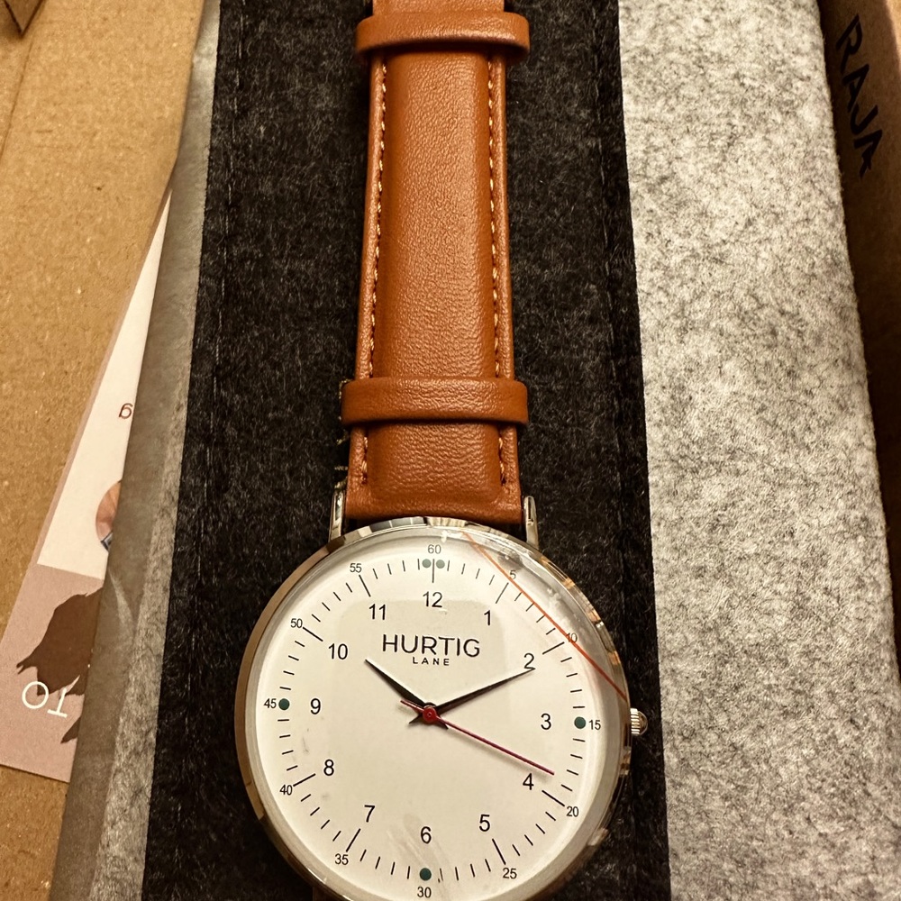 Hurtig Lane Moderno vegan leather watch in tan with white face.